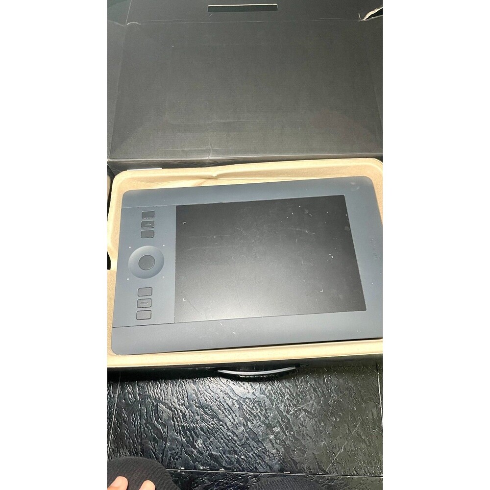 Wacom Intuos Pro Small PTH-451 Wireless Drawing Tablet Open Box Like New